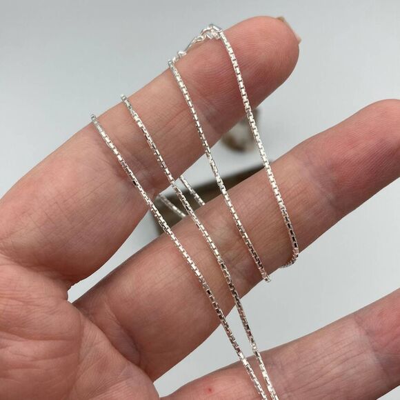 925 Sterling Silver 16" Diamond Cut Box Chain - Picture 4 of 4